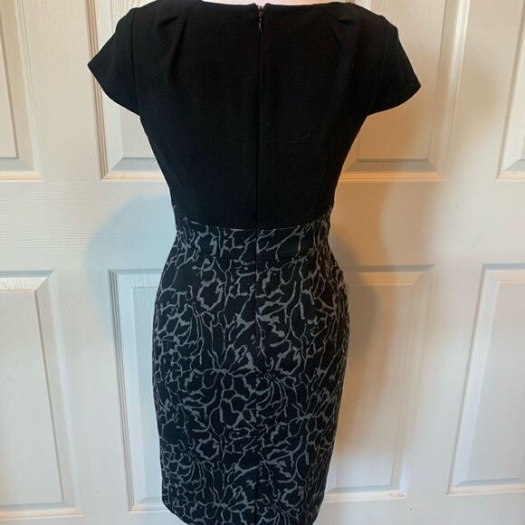 Adrianna Papell Cap Sleeve Marble Pattern Dress - Picture 6 of 10